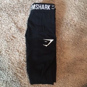 Gym shark leggings